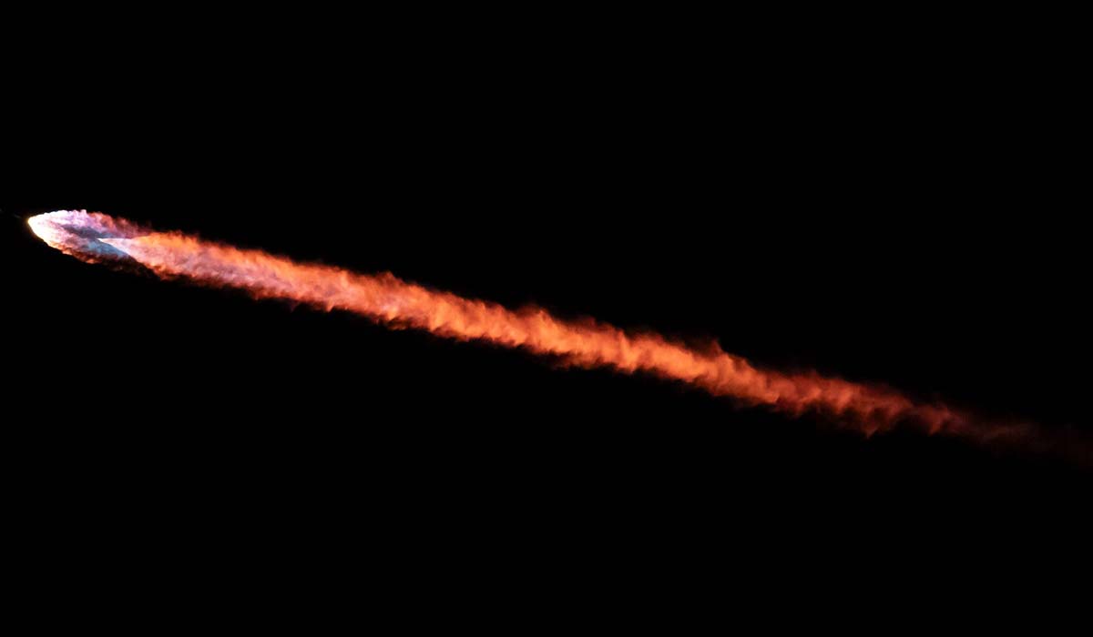 Запуск ракеты Falcon 9 Block 5 с группой спутников Starlink Group 7-4