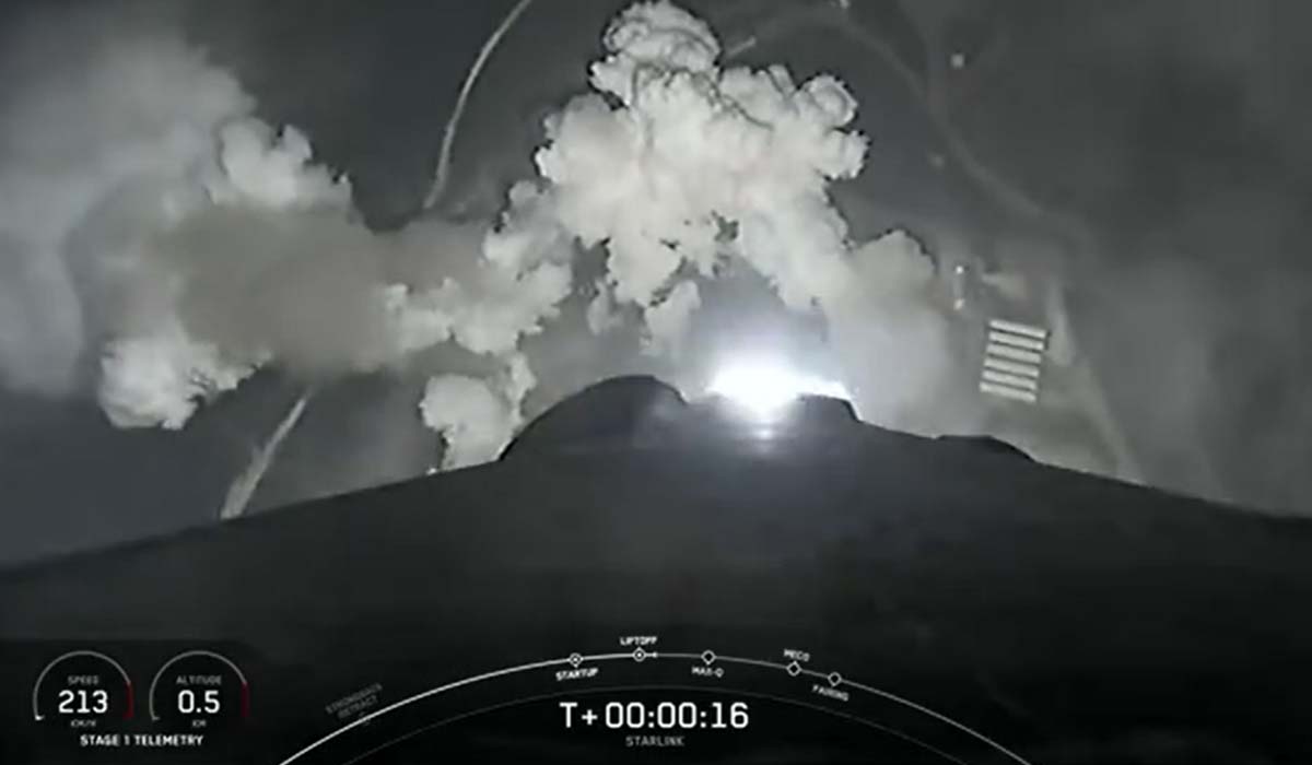 Запуск ракеты Falcon 9 Block 5 с группой спутников Starlink