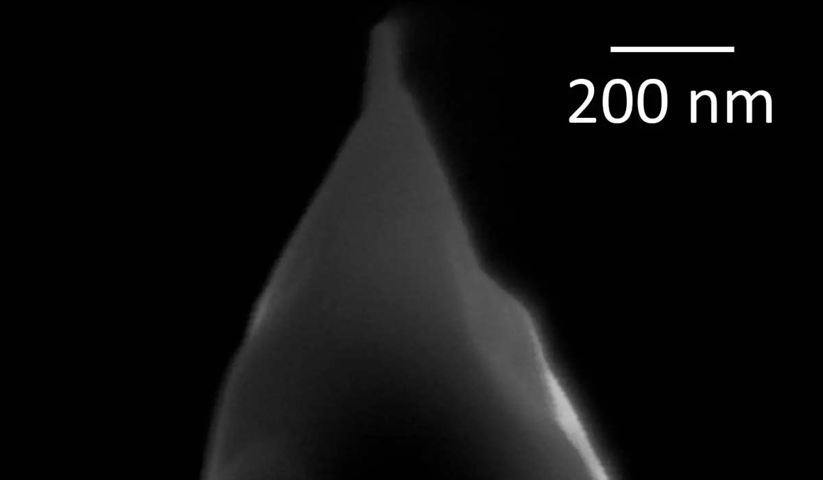 Кристаллы в лунных камнях «Аполлона» раскрывают настоящий возраст Луны