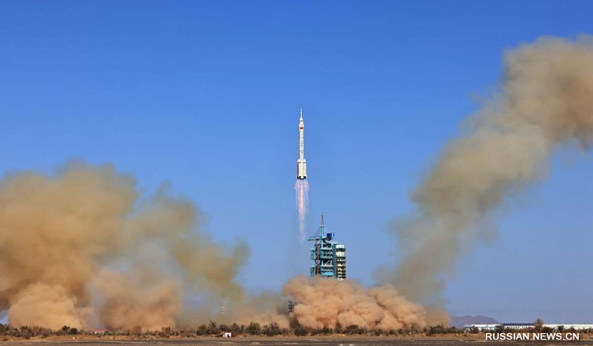 Запуск космічного корабля Шэньчжоу 17