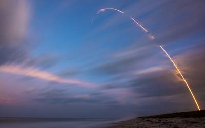 Запуск ракеты Falcon 9 Block 5 с группой спутников Starlink