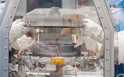 НАСА поки не може відкрити свою астероїдну капсулу OSIRIS-REx, але тільки зовні міститься більш ніж достатньо зразків