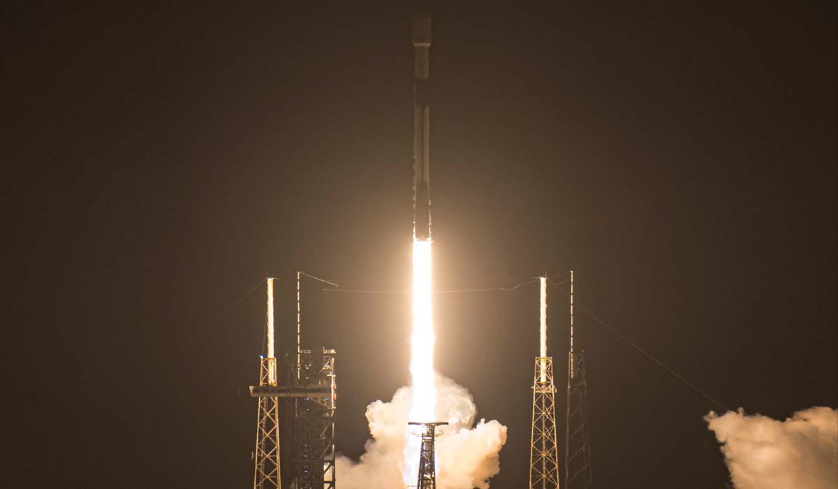 Запуск ракеты Falcon 9 Block 5 с группой спутников Starlink Group 6-29