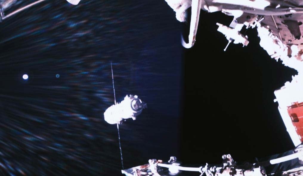 Китайський пілотований космічний корабель «Шеньчжоу-16» зістикувався з космічною станцією «Тяньгун»