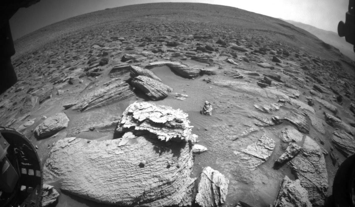 Солы 3892-3893. Curiosity у Львиной гривы