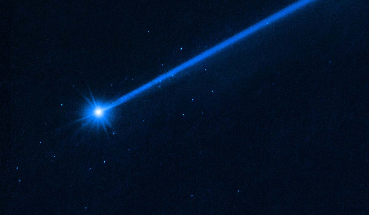 Хаббл видит валуны, вылетающие из астероида Диморфос