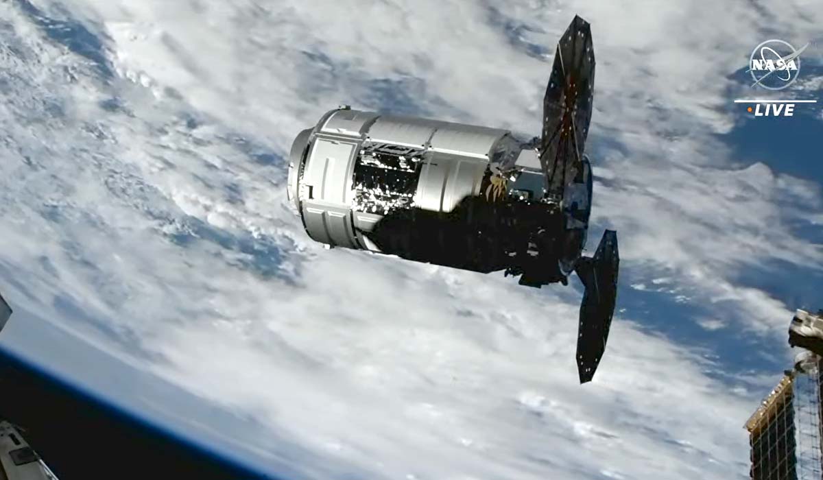 Космический грузовик Cygnus пристыковался к МКС (фото)