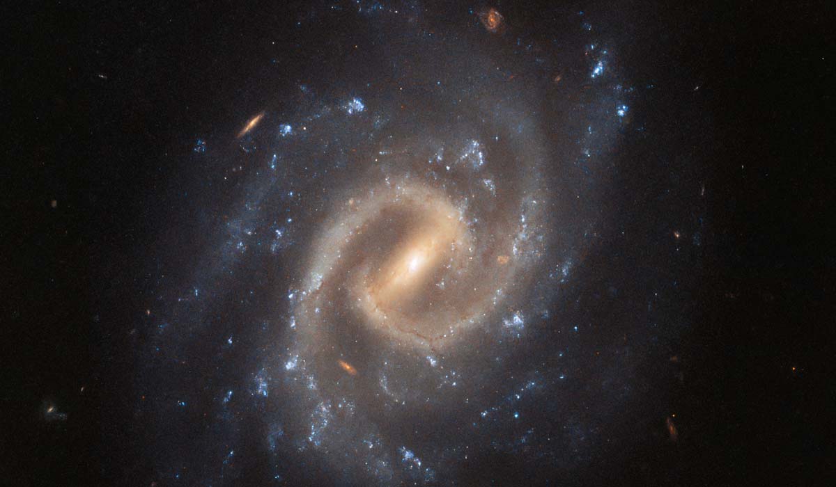 Хаббл спостерігає за спокійною галактикою UGC 12295