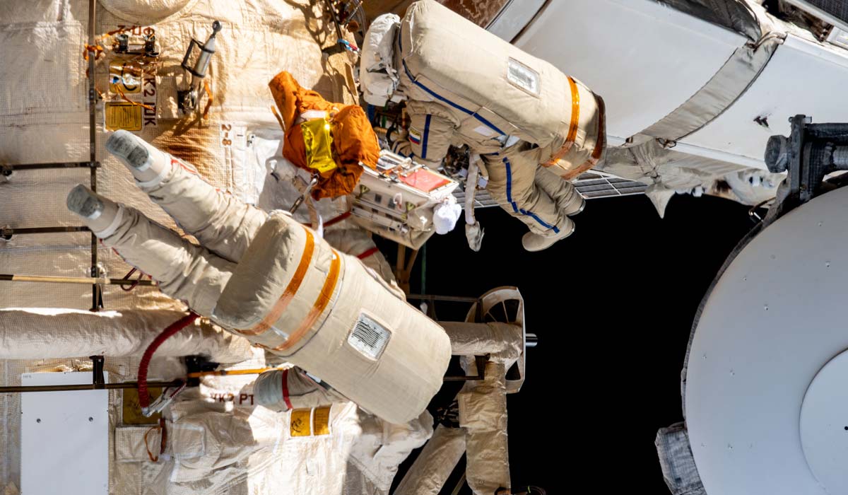 Космонавты вышли в открытый космос для модернизации станции