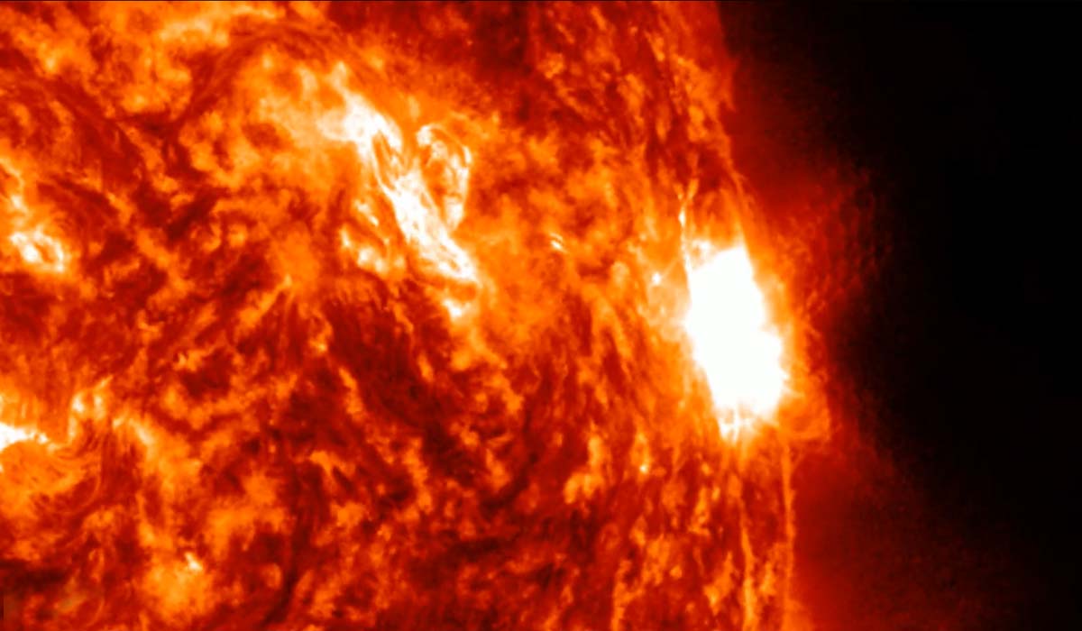 Мощная солнечная буря отключила радиопередачи по всей Северной Америке