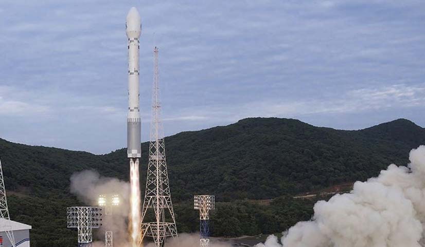 КНДР неудачно запустила ракету со своим первым разведывательным спутником