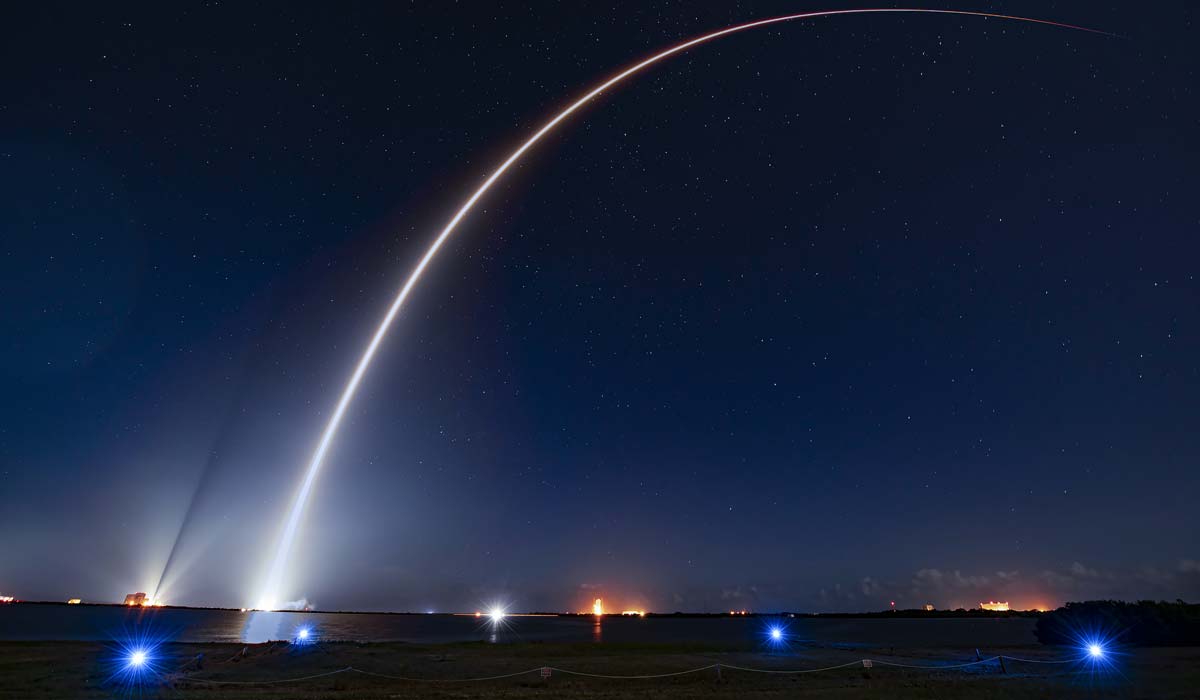 Запуск ракеты Falcon 9 Block 5 с группой спутников Starlink 6-11