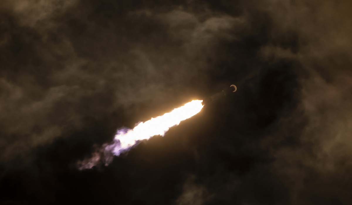 Запуск ракети Falcon 9 Block 5 з групою супутників Starlink Group 6-16