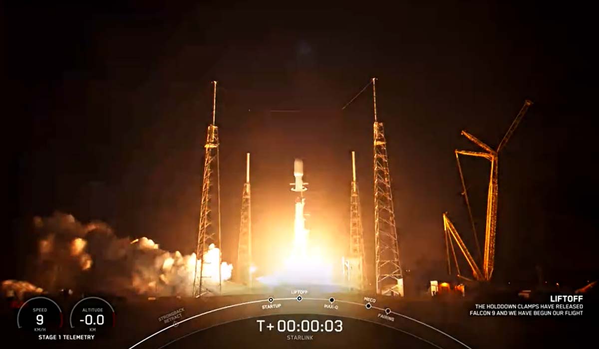 Запуск ракети Falcon 9 Block 5 з групою супутників Starlink Group 6-17