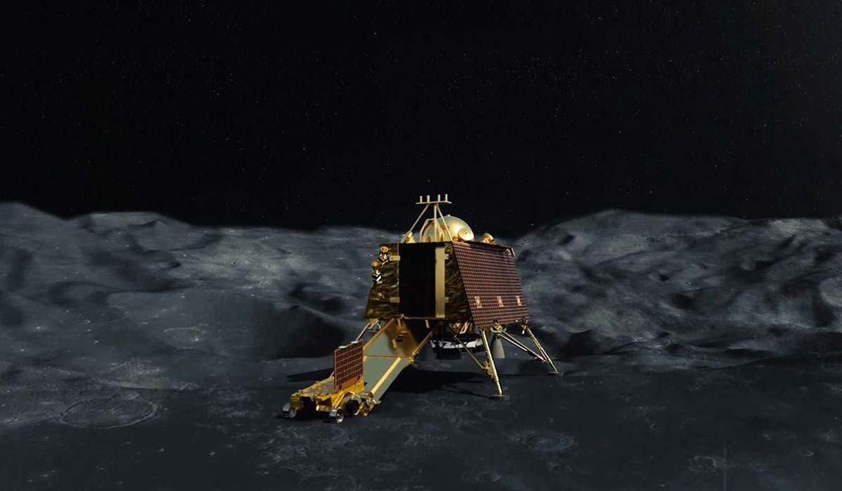 В Индии говорят, что постараются восстановить связь с аппаратами на Луне еще две недели