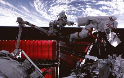 Тайконавты китайского корабля «Шэньчжоу-15» завершили третий выход в открытый космос