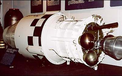 13 квітня 1959 року США запустили космічний апарат Дискаверер-2, який став прототипом супутників розвідувальних серії KH-1