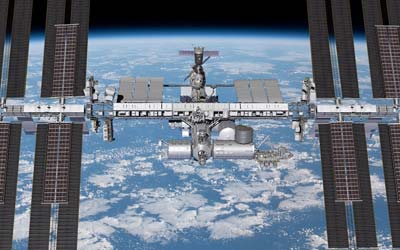 Астронавти NASA у відкритому космосі встановили оновлені сонячні батареї на МКС