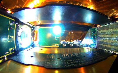 Команда Калифорнийского технологического института демонстрирует беспроводную передачу энергии в космосе и направляет энергию на Землю