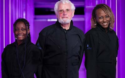 Virgin Galactic опубликовала имена трех пассажиров, которые будут на борту первого космического туристического полета Galactic 02