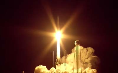 Запуск ракеты Antares 230+ с космическим грузовым кораблем Cygnus CRS-2 NG-19 в МКС