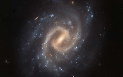 Хаббл наблюдает за спокойной галактикой UGC 12295