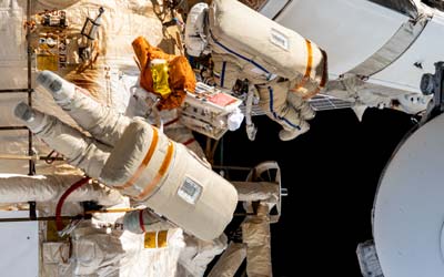 Космонавты вышли в открытый космос для модернизации станции
