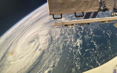 Фото тайфуна на Земле с Международной космической станции