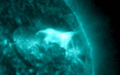 Солнечная активность 14 сентября 2023: умеренная со вспышкой M1.4, вероятность новых полярных сияний