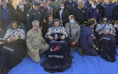 «Союз МС-23» благополучно вернулся на Землю с двумя космонавтами и одним астронавтом