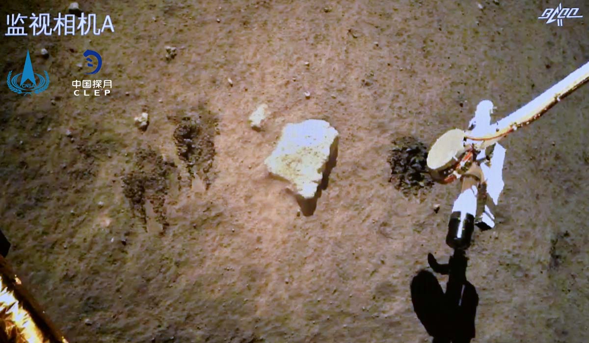 Исследователи NASA получили разрешение подать заявку на получение образцов Луны из Китая