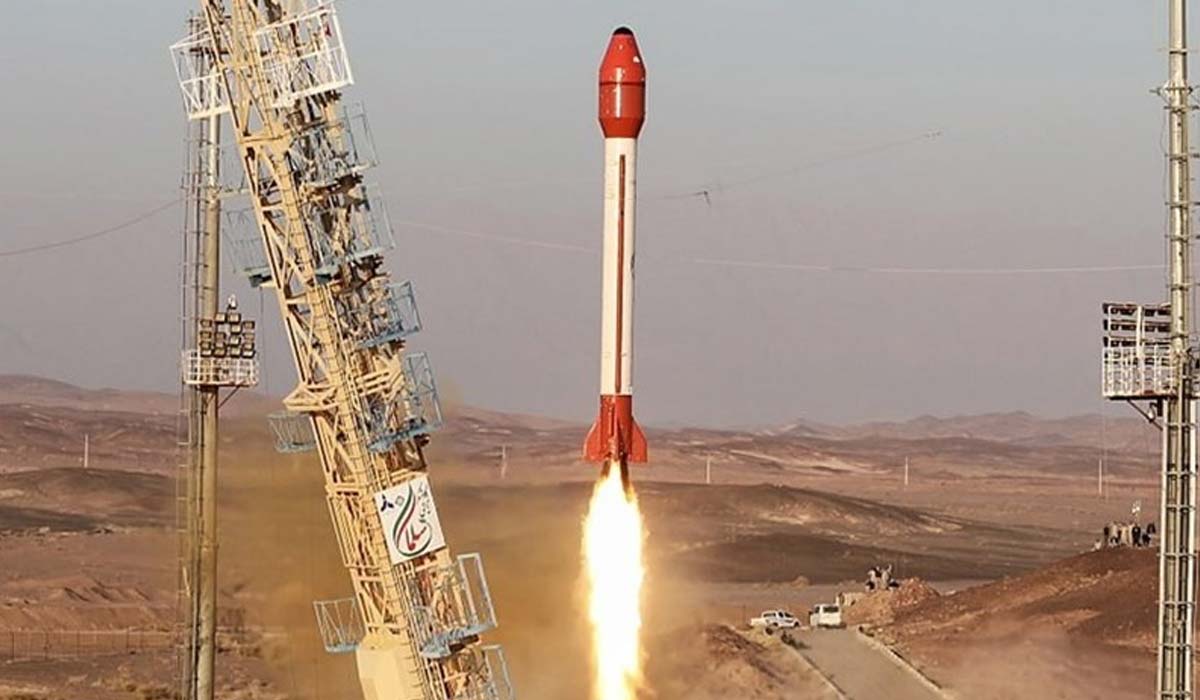 Иран успешно запустил в космос новую биокапсулу