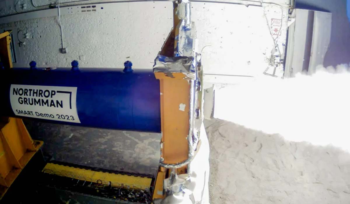 Northrop Grumman испытывает новые технологии твердотопливных ракетных двигателей