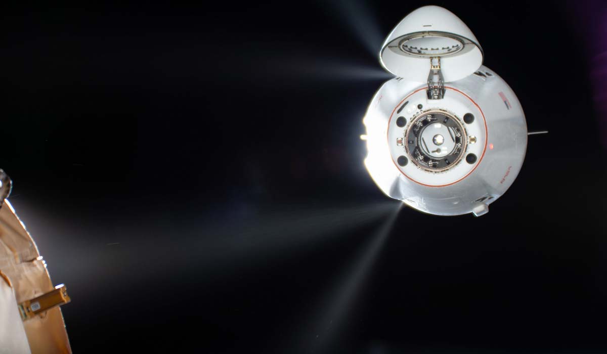 Отлет SpaceX Dragon из МКС отложен, исследования в микрогравитации продолжаются