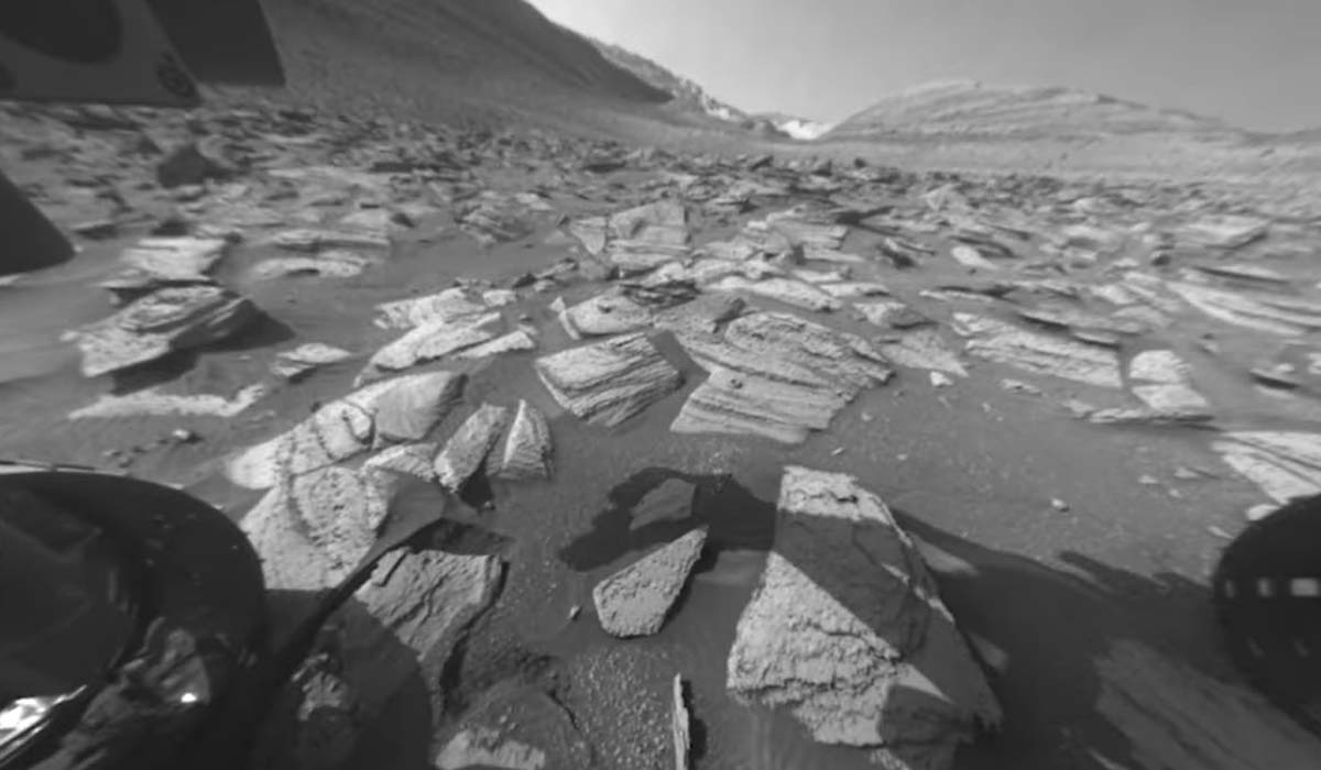 Марсоход НАСА Curiosity запечатлел марсианский день от рассвета до заката