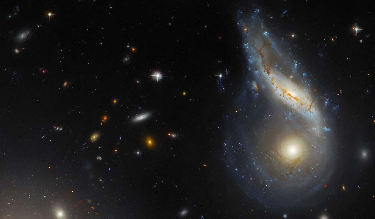 Столкновение галактик NGC 6040 и LEDA 59642