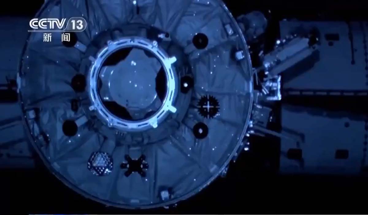 Китайский космический грузовик Tianzhou-7 успешно состыковался с китайской орбитальной станцией