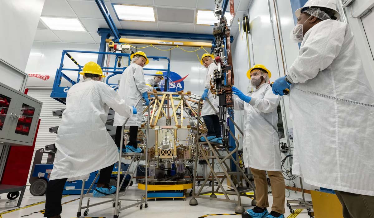 На борт лунохода VIPER установлен последний научный инструмент