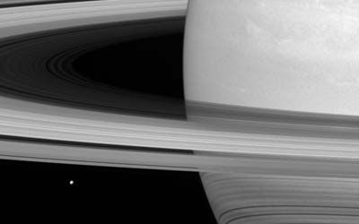 Китайские и европейские учёные обнаружили на самом маленьком спутнике Сатурна скрытый океан