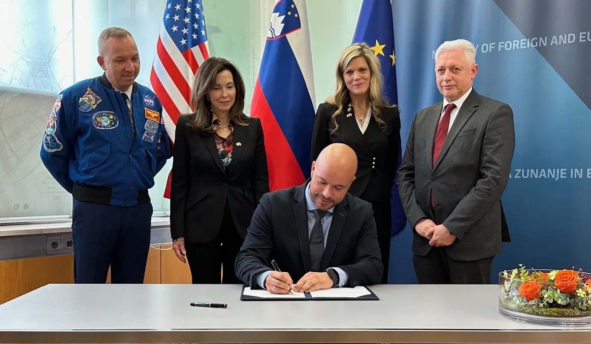 Словения подписала Соглашения Артемиды