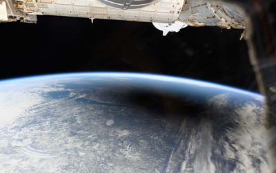 Солнечное затмение 2024 (фото из космоса)