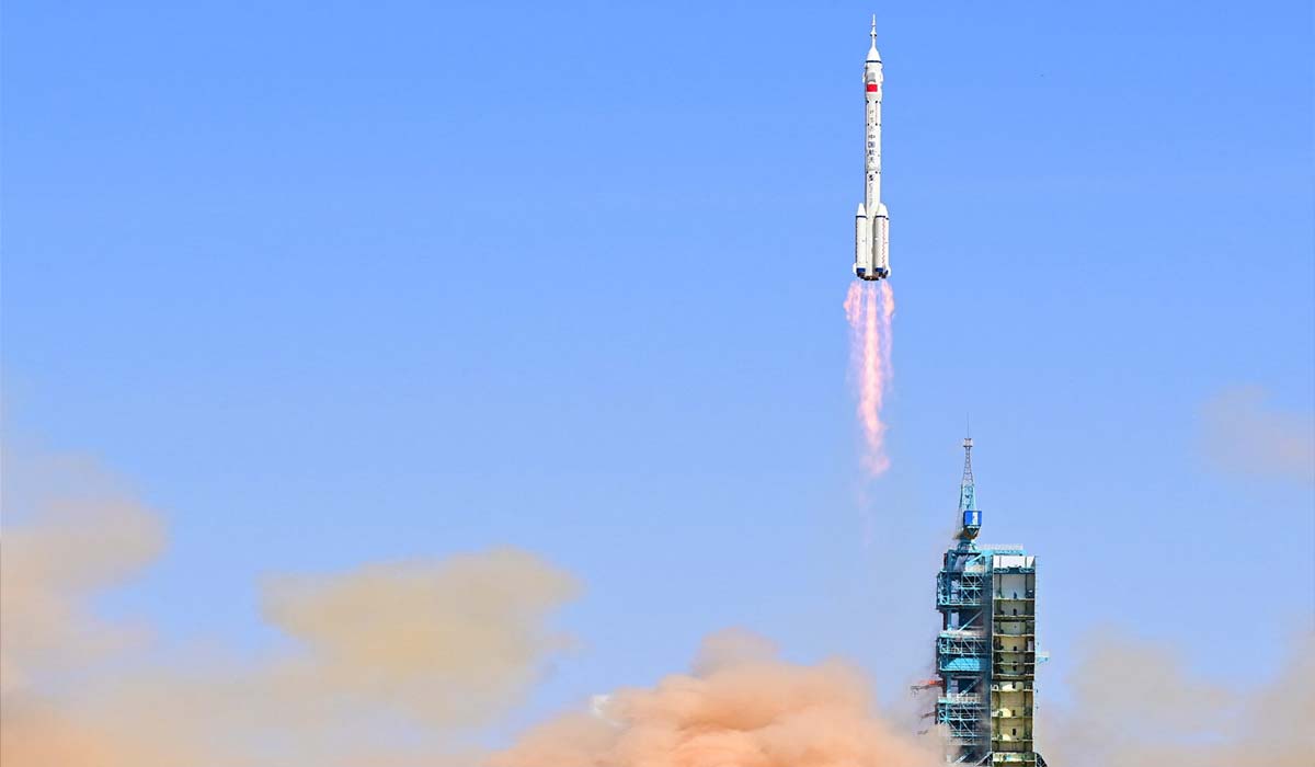 Китайский секретный космический самолет вывел на орбиту объект