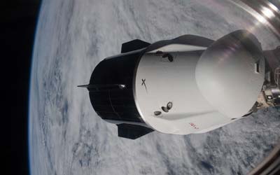 Перестыковка космического корабля Dragon в преддверии прибытия Starliner (трансляция)