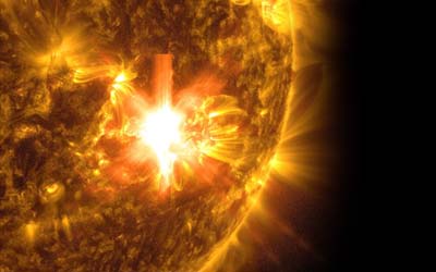 Сильная вспышка на Солнце 10 мая