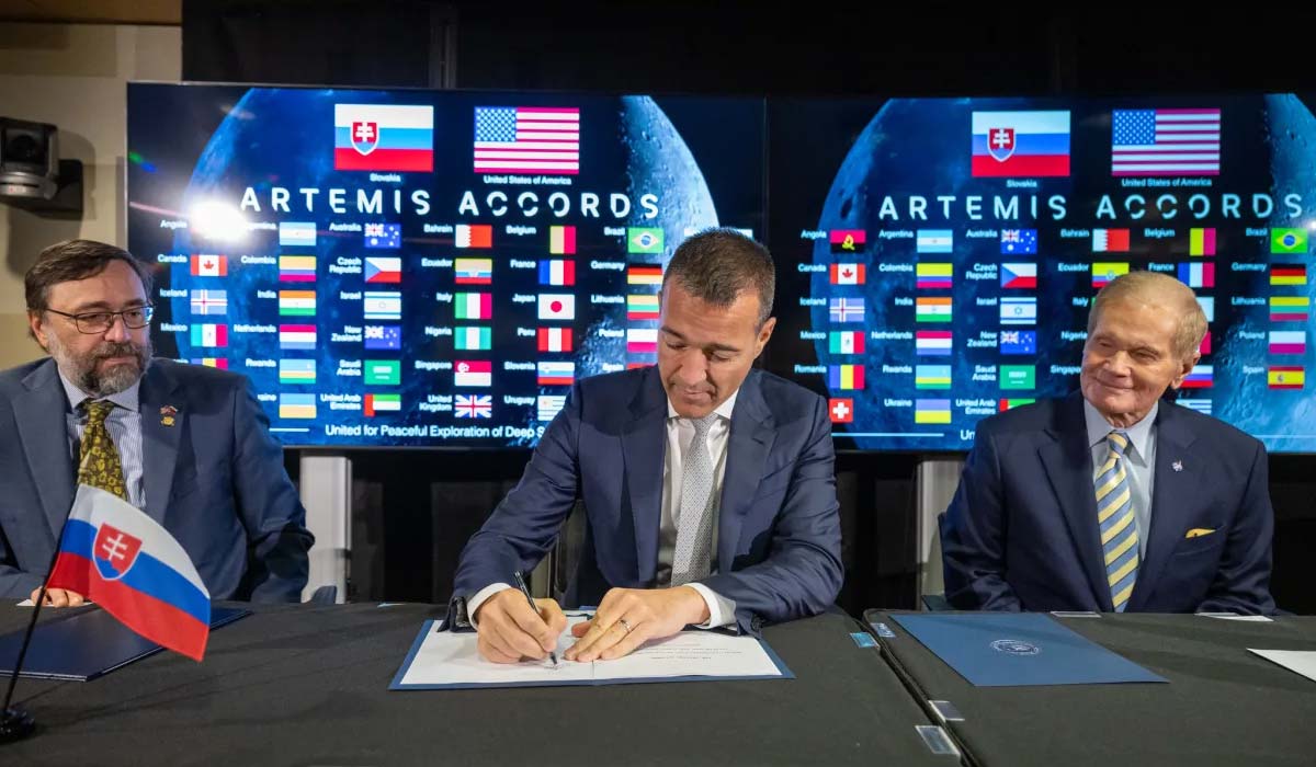 Slovakia sign the Artemis Accords