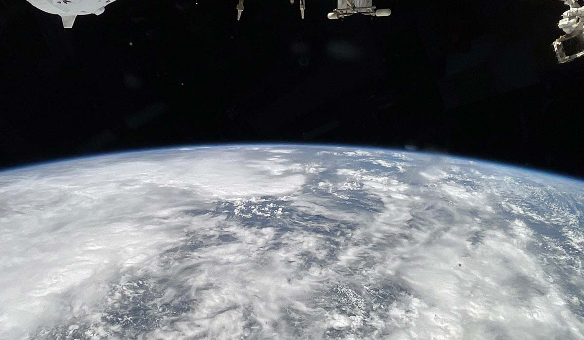 Экипажи МКС и Starliner занимаются научными исследованиями в преддверии выхода в открытый космос