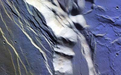 В тропиках Марса обнаружены покрытые инеем вулканы