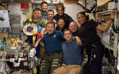 На МКС приготовили торт на юбилей командира экипажа Олега Кононенко