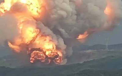 Испытание китайской ракеты статическим огнем привело к непреднамеренному запуску и мощному взрыву