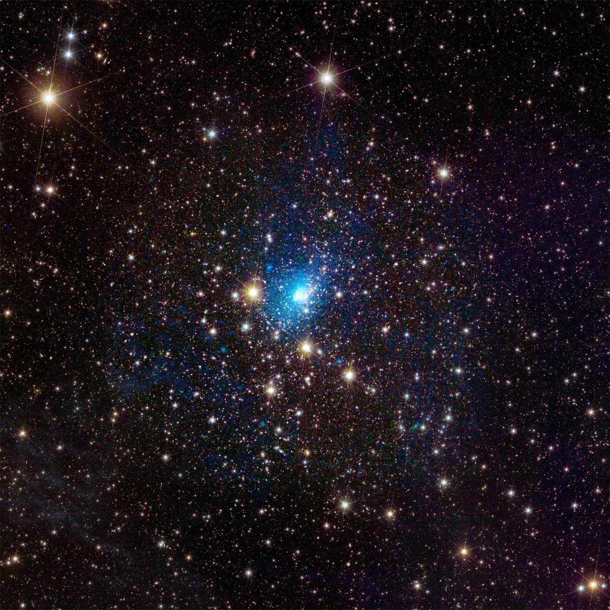 XMM-Newton показал раскаленный до миллионов градусов газ в Abell 2390